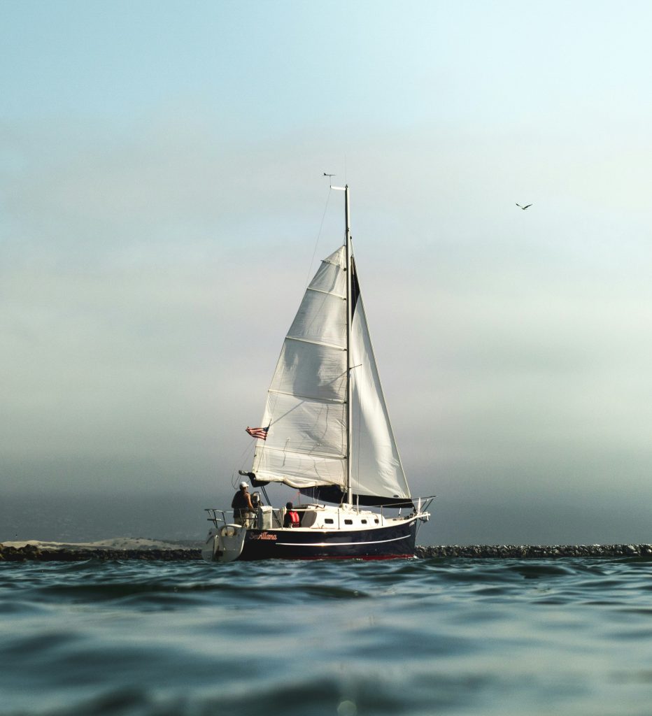 Peinture d'un monocoque en navigation